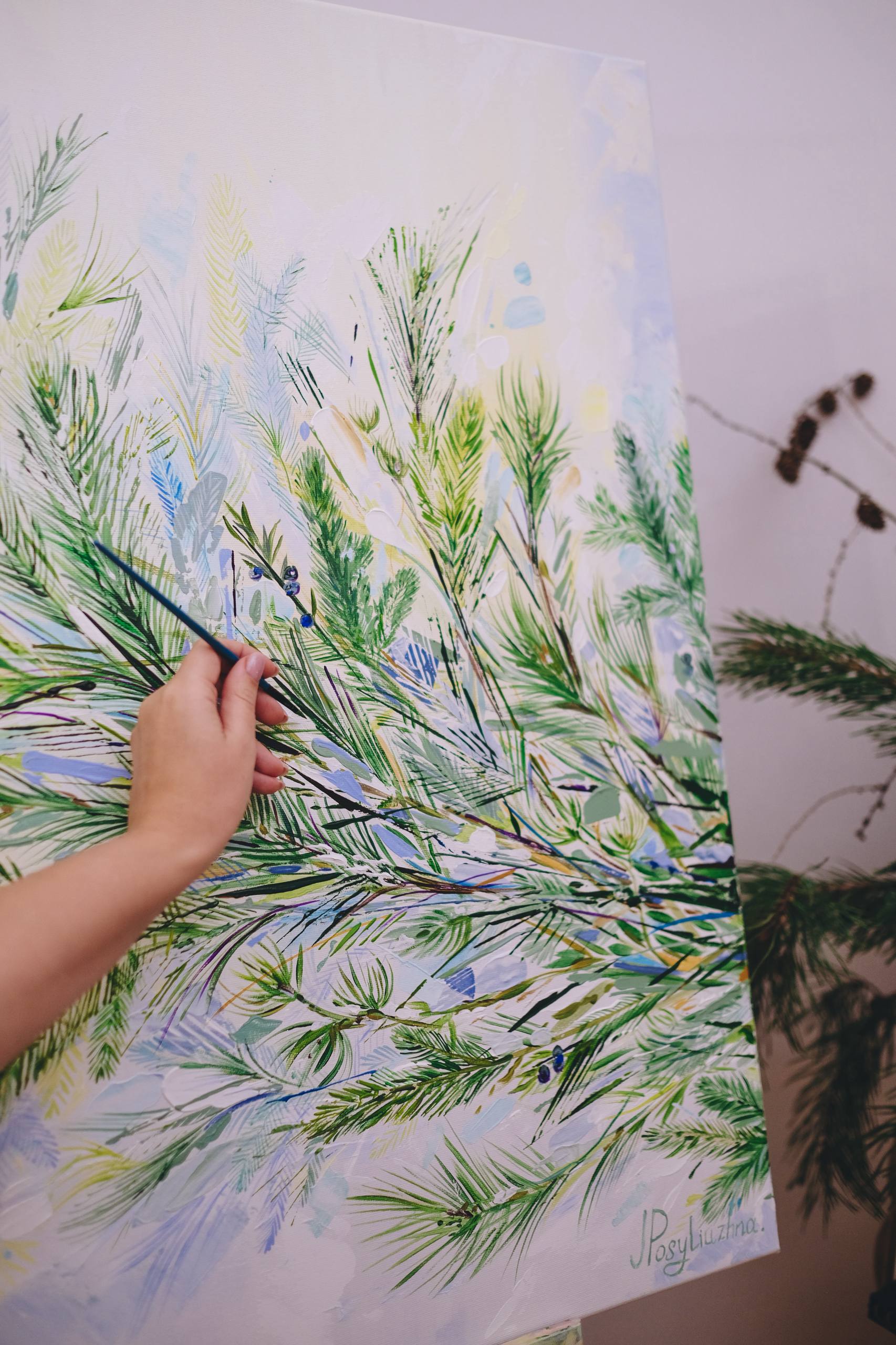 Ośnieżone gałązki iglaków