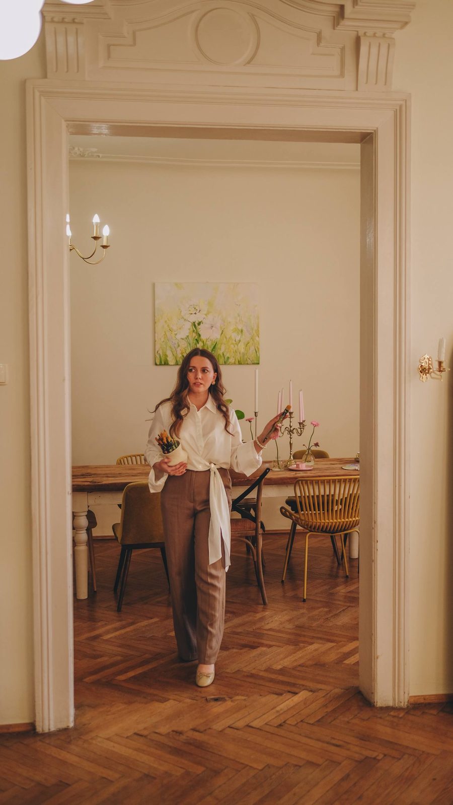 Julia Posyliuzhna z obrazem cytryn w pracowni POSTO